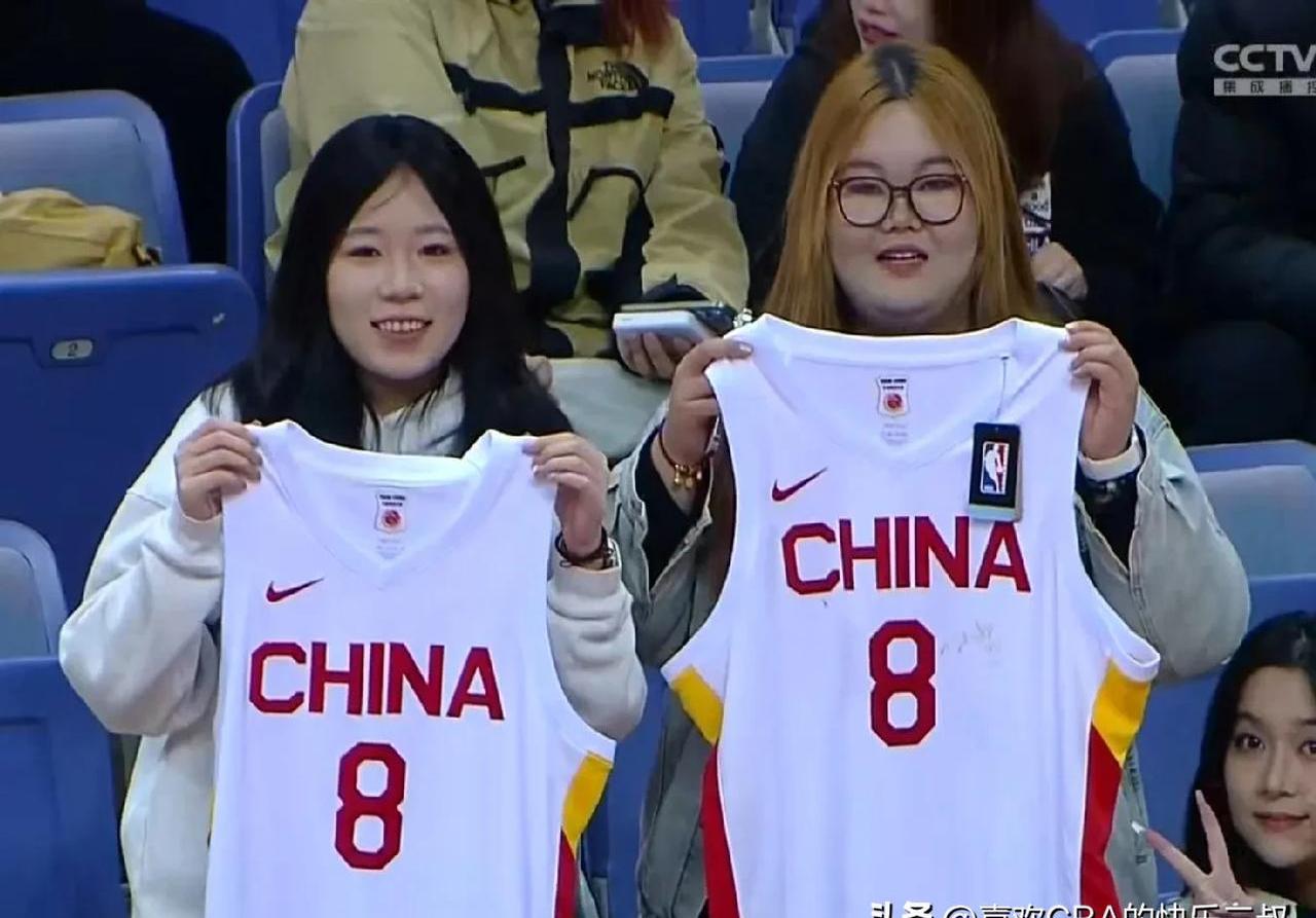 开云体育官方登录入口-包含美女足球队再次霸气登场，精彩比赛引人瞩目的词条