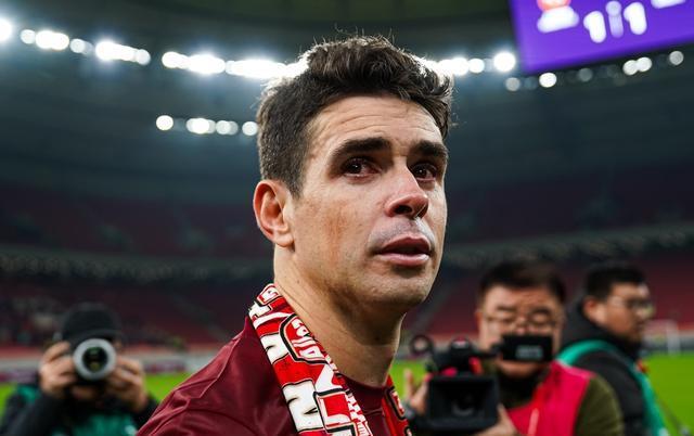 包含拜仁慕尼黑赛季前景备受盘问，谁将勇夺冠军的词条