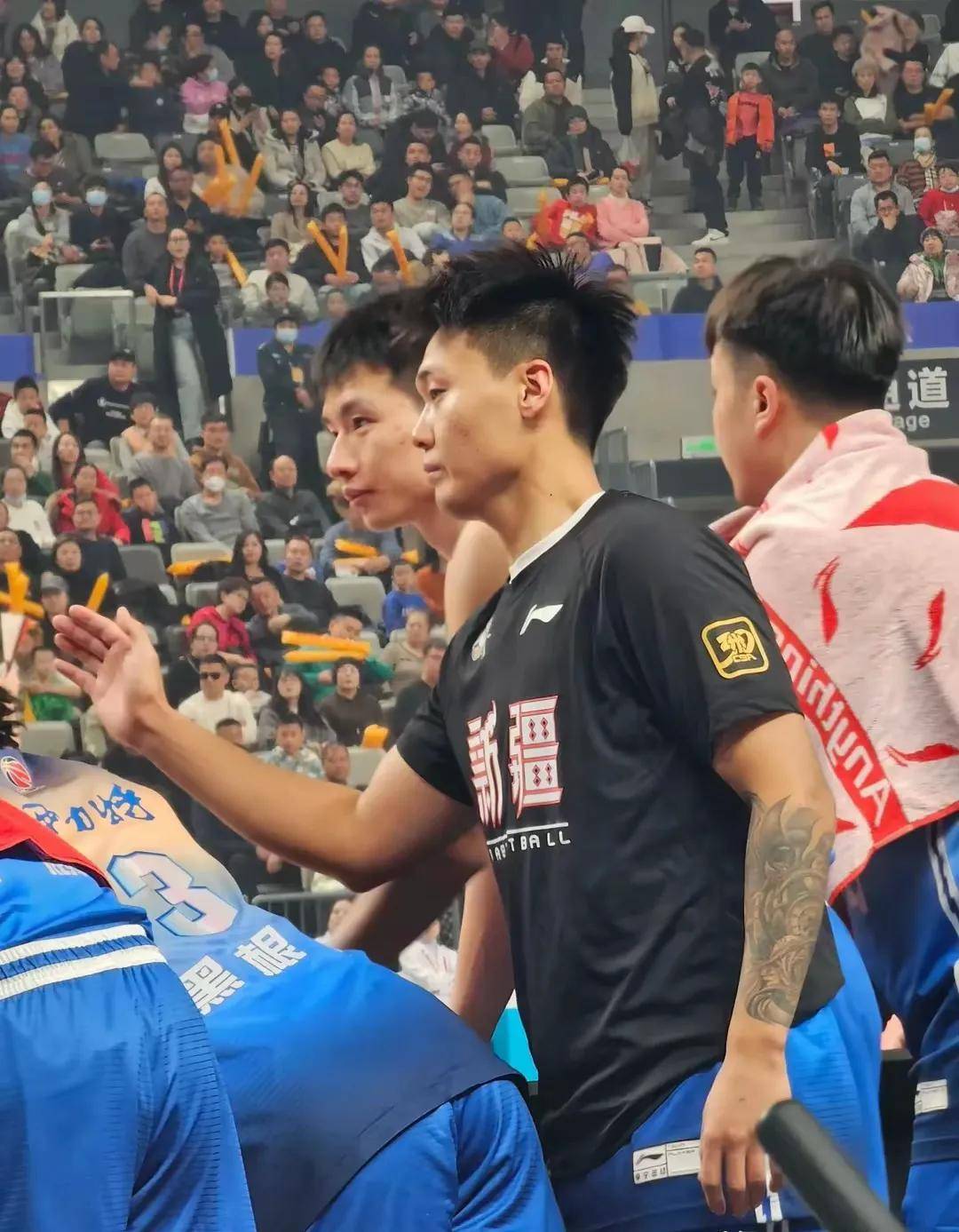 开云体育网页版登录入口-半决赛再现激烈较量，球场上风云突变的简单介绍