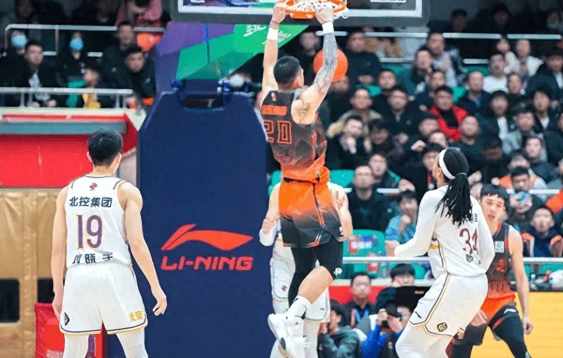 包含实力强劲的球队遭遇不利局面，前景莫测的词条