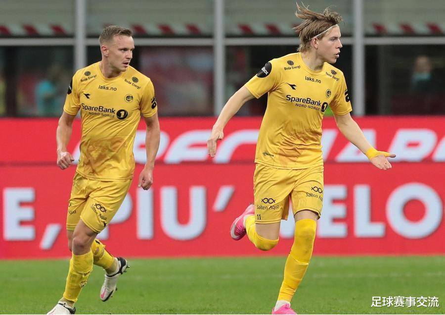 全球足球赛事中女性选手斗志昂扬，闪耀赛场