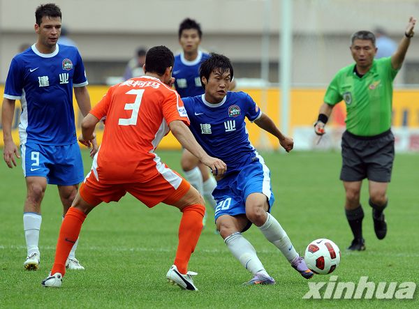 关于青岛中能客场战平上海申鑫，积分榜位置保持不变的信息