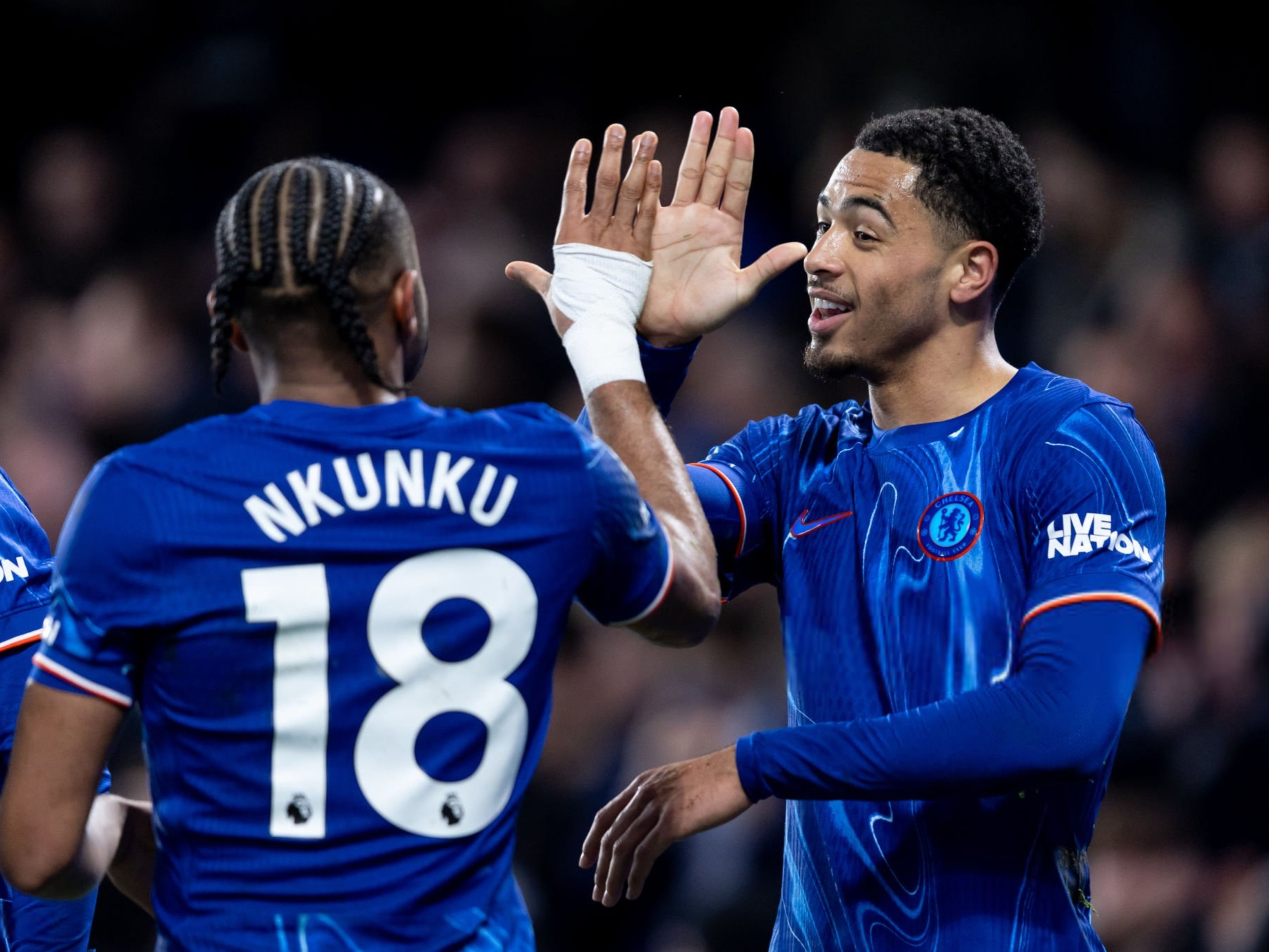 开云体育官方登录入口-关于切尔西客场失利，后防连续失误致失球的信息