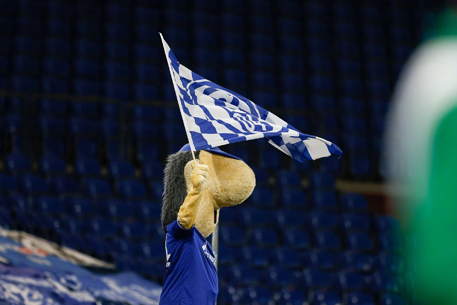 开云体育网站-沙尔克主场失利，战绩下滑不容乐观的简单介绍