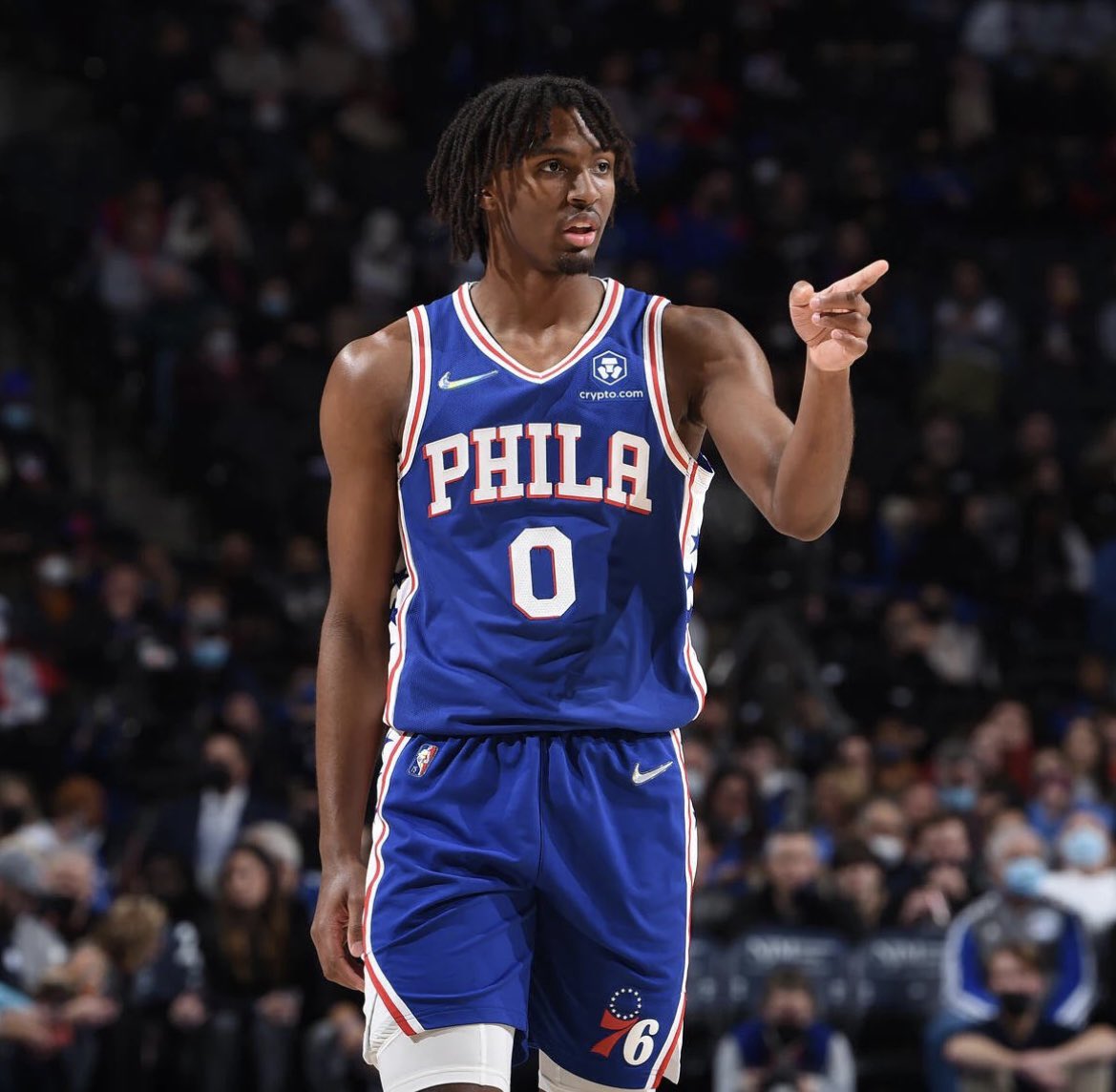 犹他爵士艰难击败步行者，取得胜利