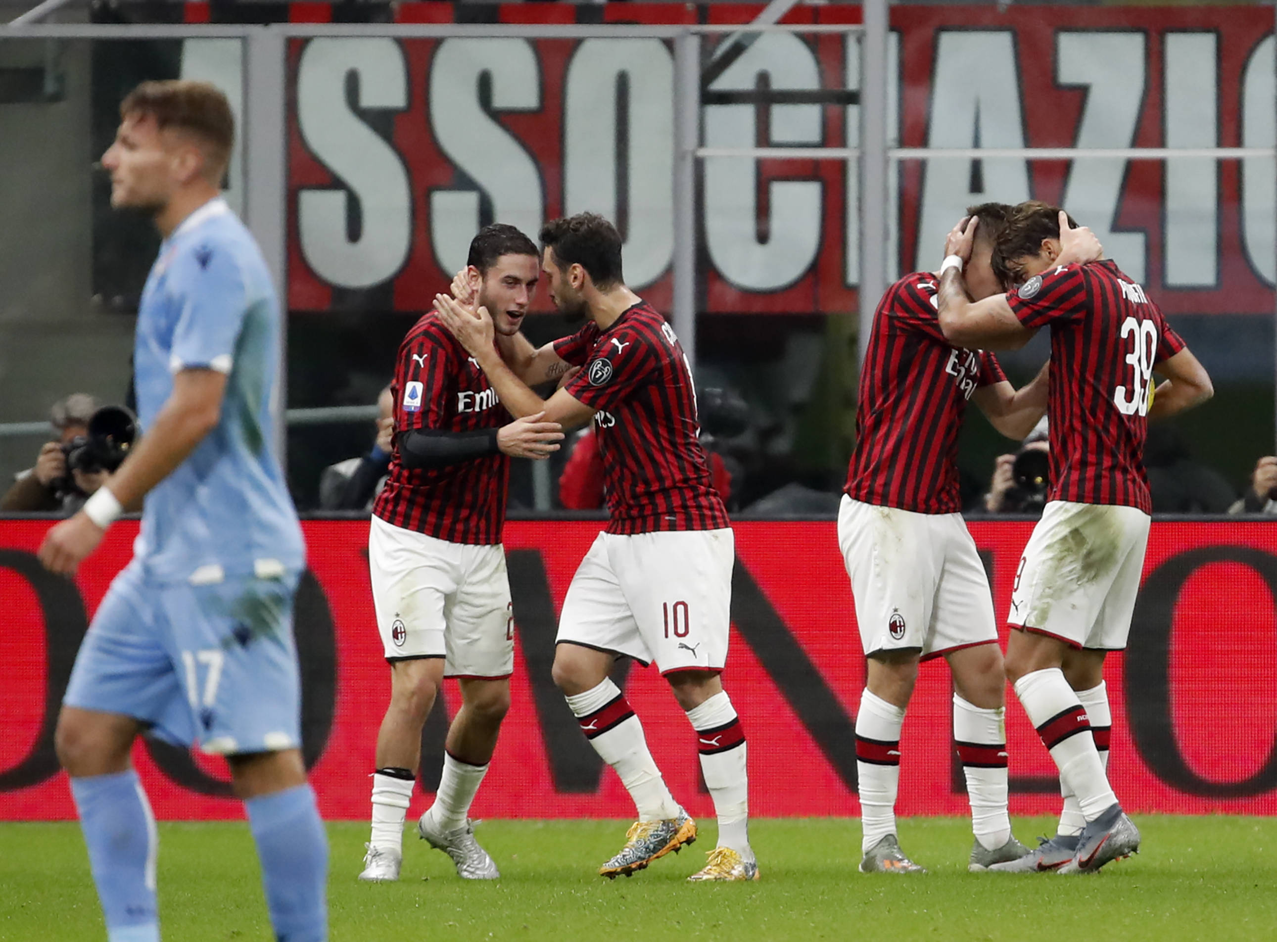 开云体育平台-包含阿贾克斯胜皇马，晋级前景良好的词条