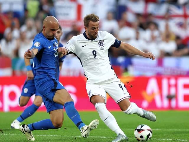 包含英格兰人足球队前往俄罗斯，尽表风采的词条