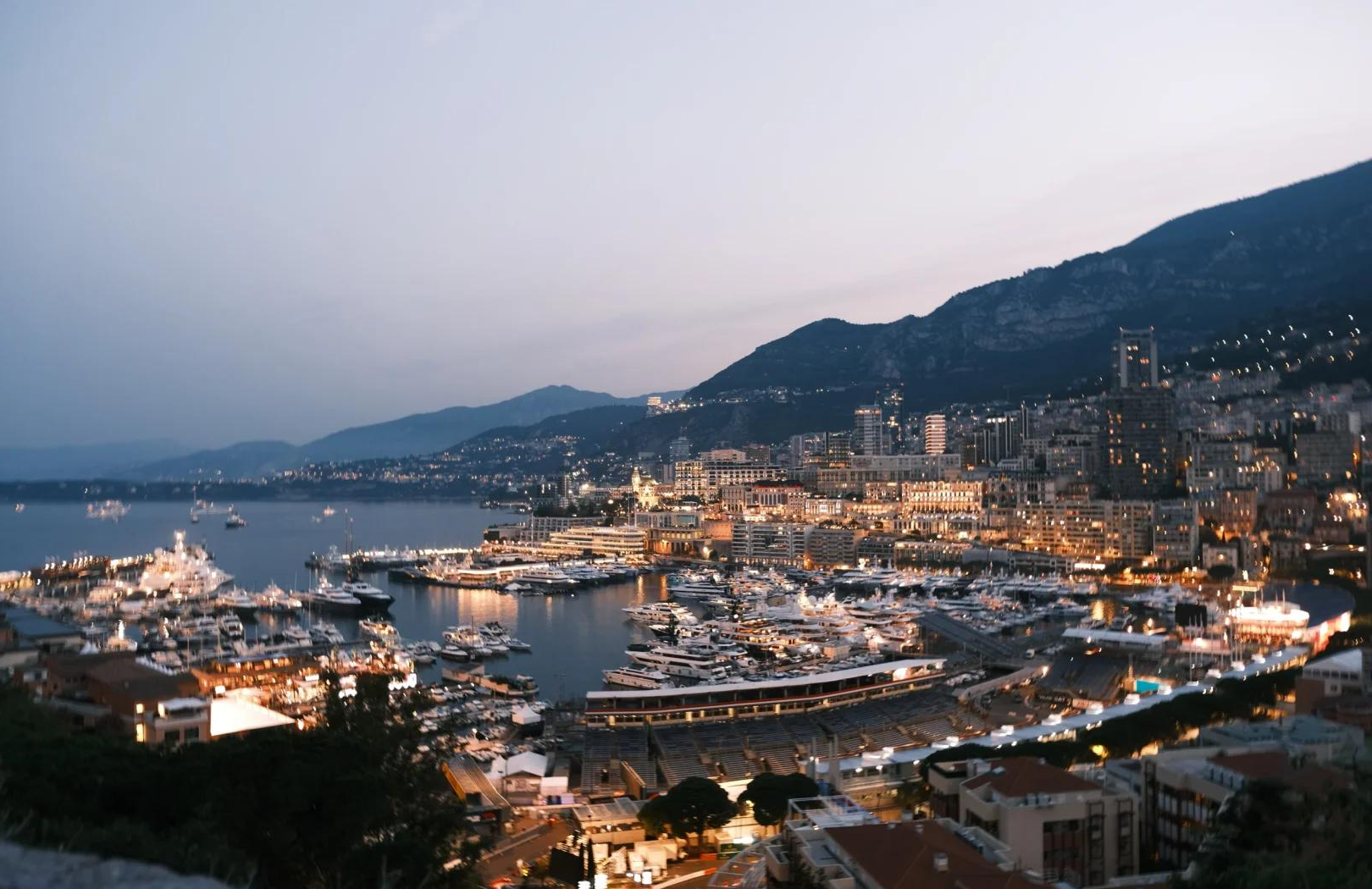 包含尼斯与摩纳哥比拼，双方不相上下的词条