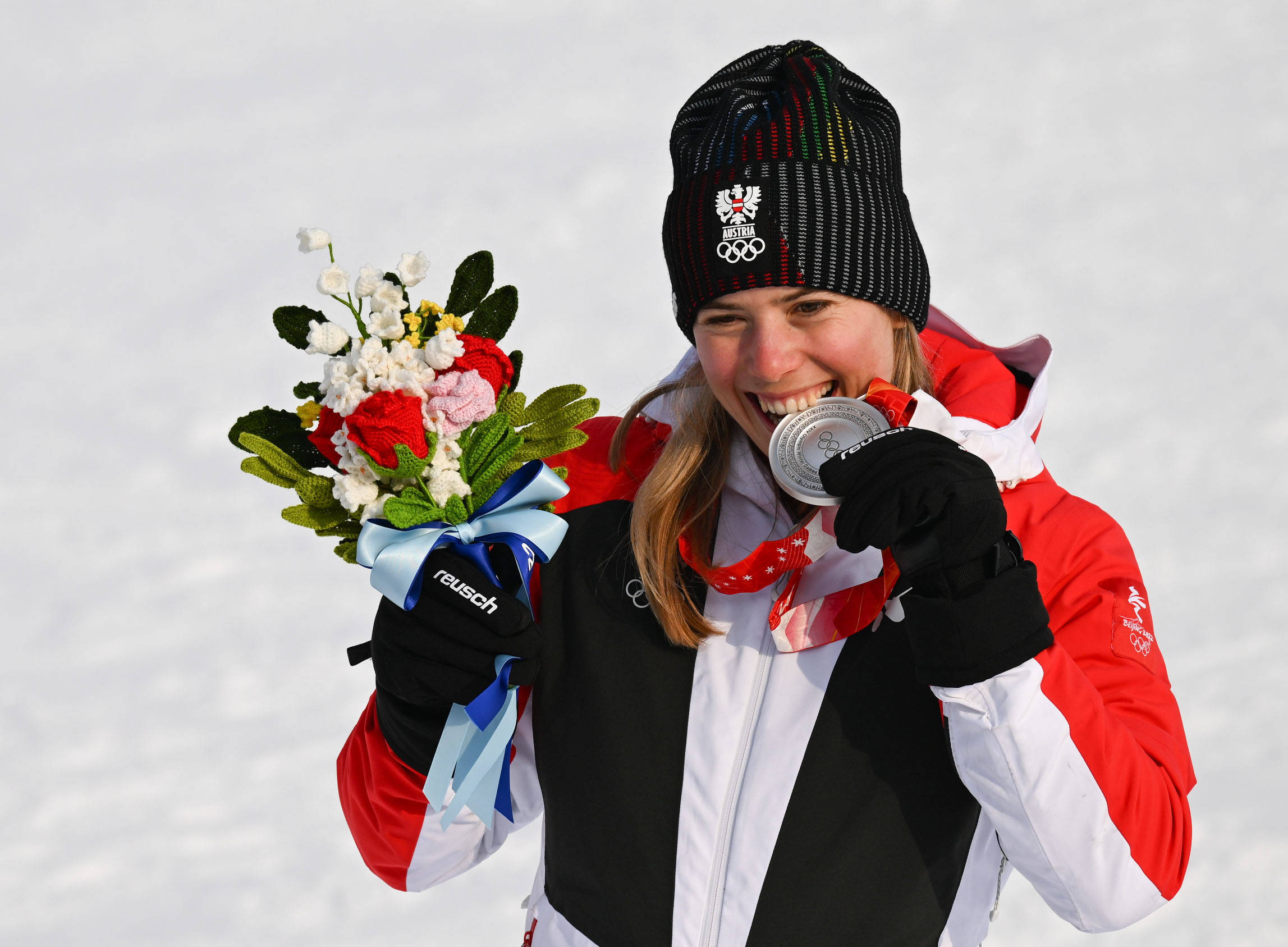 奥地利女子滑雪摘金，风姿绰约的简单介绍